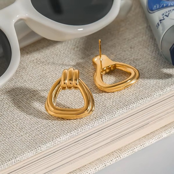 18K Gold Plated - Triangle Earrings - Picture 2 of 5